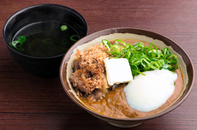 「香川一福　神田店」のカレーうどん
