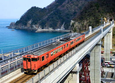 余部（あまるべ）駅（兵庫県、ＪＲ山陰線）