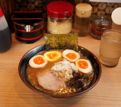 「柴田商店」のとんこつみそラーメン