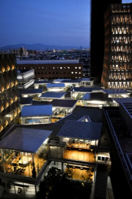 近畿大学アカデミックシアター５号館（大阪府東大阪市）