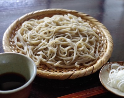 「安曇野かね春の蕎麦」のざるそば