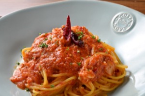 「イタリアン　キッチン　バンサン」　名物！悪魔パスタ（２辛）