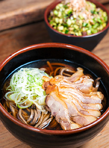 「ふくや」のつったい肉そば