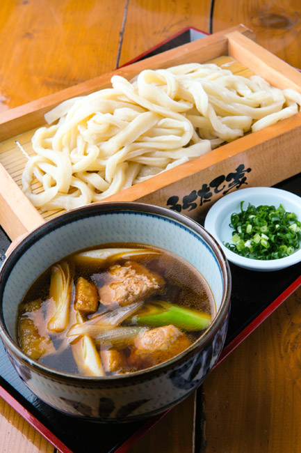 「うちたて家」のピリ辛つくね汁うどん