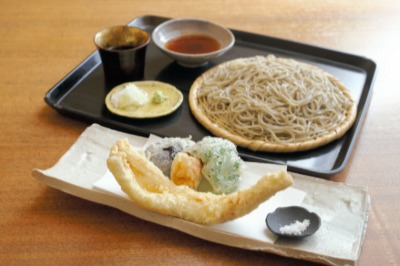 「江戸蕎麦（そば） ほそ川」の穴子天せいろ