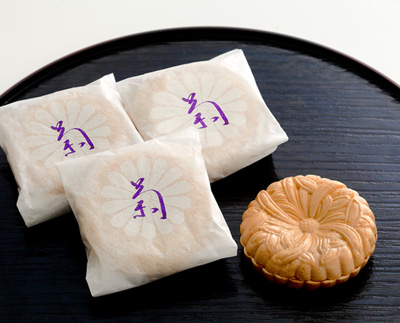 「御菓子司　塩野」の菊最中