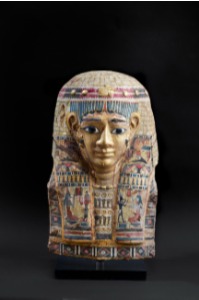 「黄金のマスク」　紀元前１世紀～紀元後１世紀ごろ　縦約３７×横約２１センチ