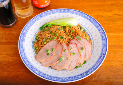 「香港麺　新記」のチャーシューつゆなし麺（香港麺）