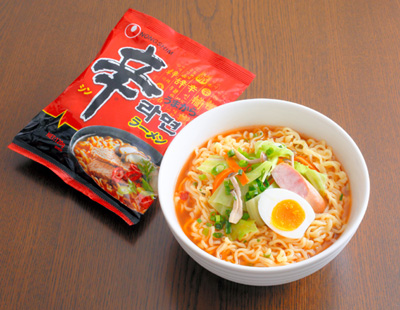 「農心ジャパン」の辛（シン）ラーメン（袋麺）