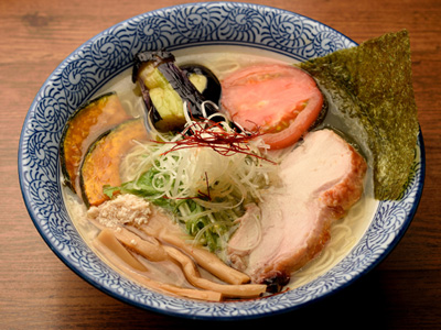 「鶏そば　そると」のそるとそば