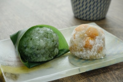「静花」の若草餅とあんず餅