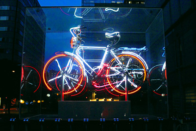 自転車もどきⅥ　ロバート・ラウシェンバーグ作（東京都立川市）
