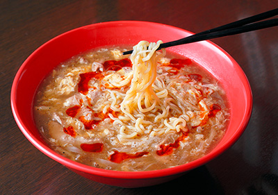 「食無双」のスーラー湯麺（タンメン）
