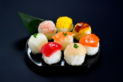 「冷凍手まり寿司（ずし）8種」（盛りつけイメージ）